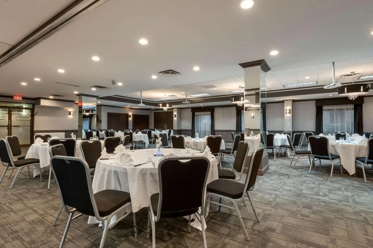 Best Western Plus Village Park Inn YYC 4*,  Canadá