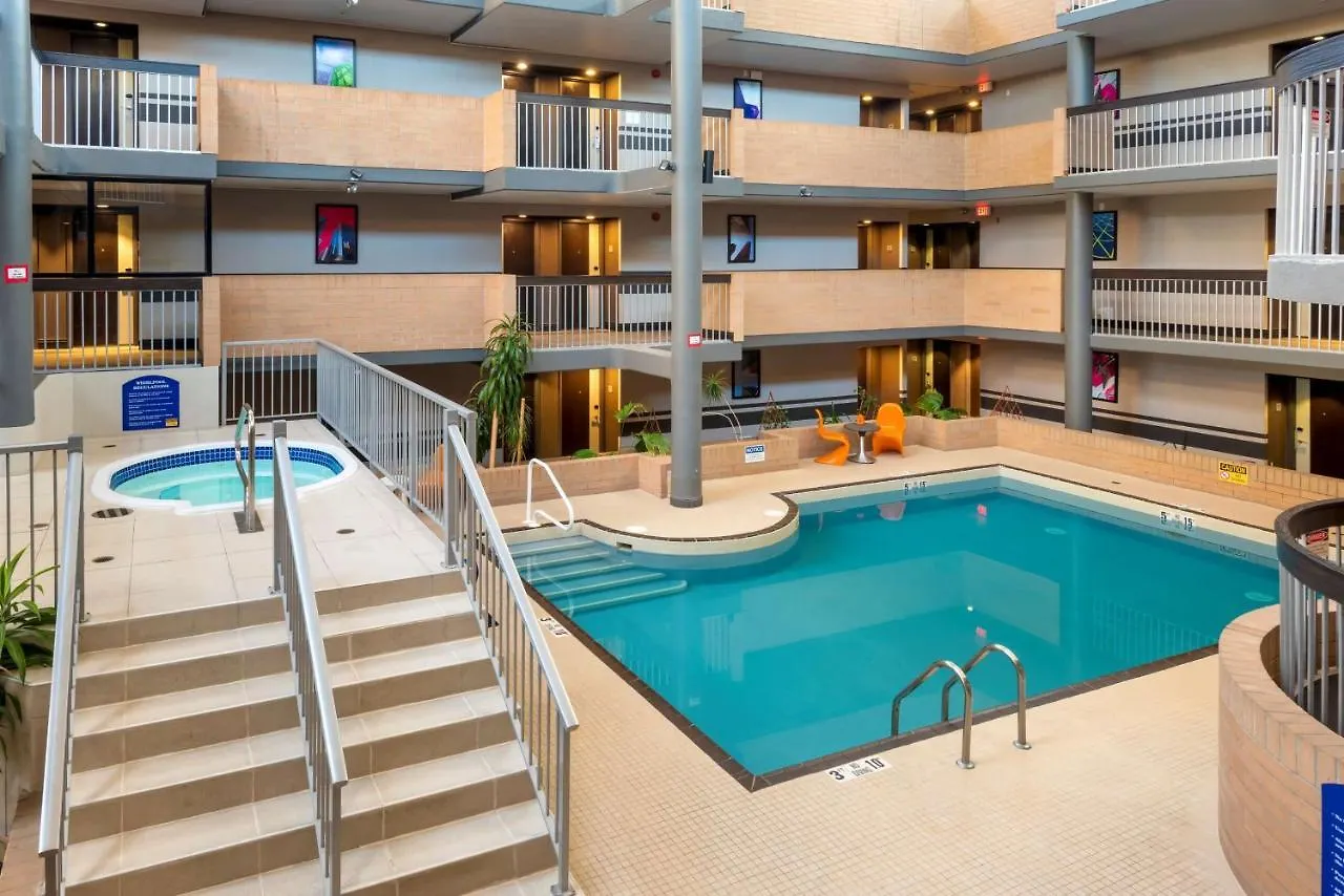 Hotel Best Western Plus Village Park Inn YYC