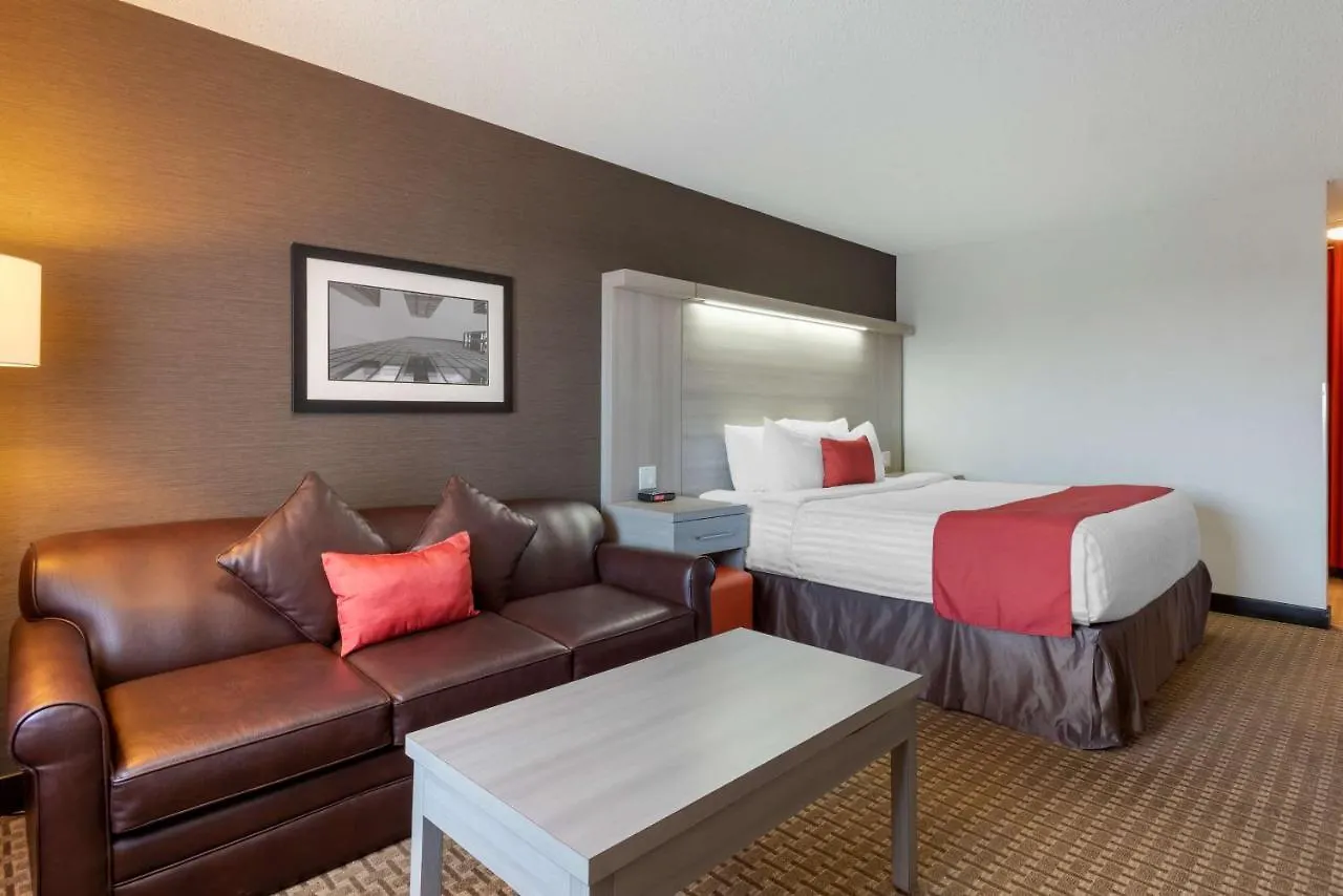 Best Western Plus Village Park Inn YYC Hotel