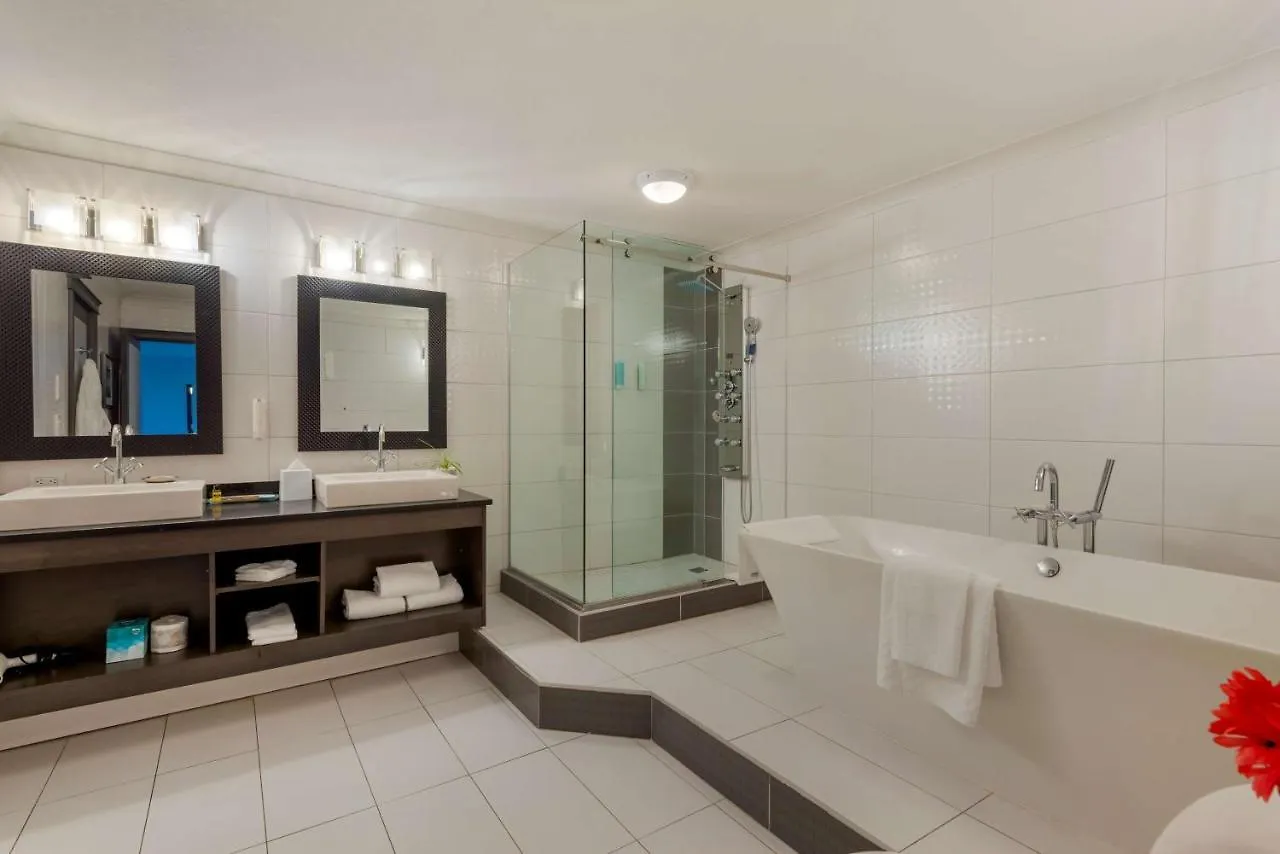 Best Western Plus Village Park Inn YYC Hotel