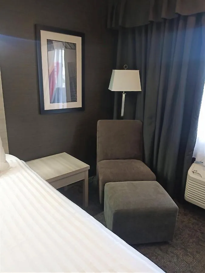 Best Western Plus Village Park Inn Calgary 4*,