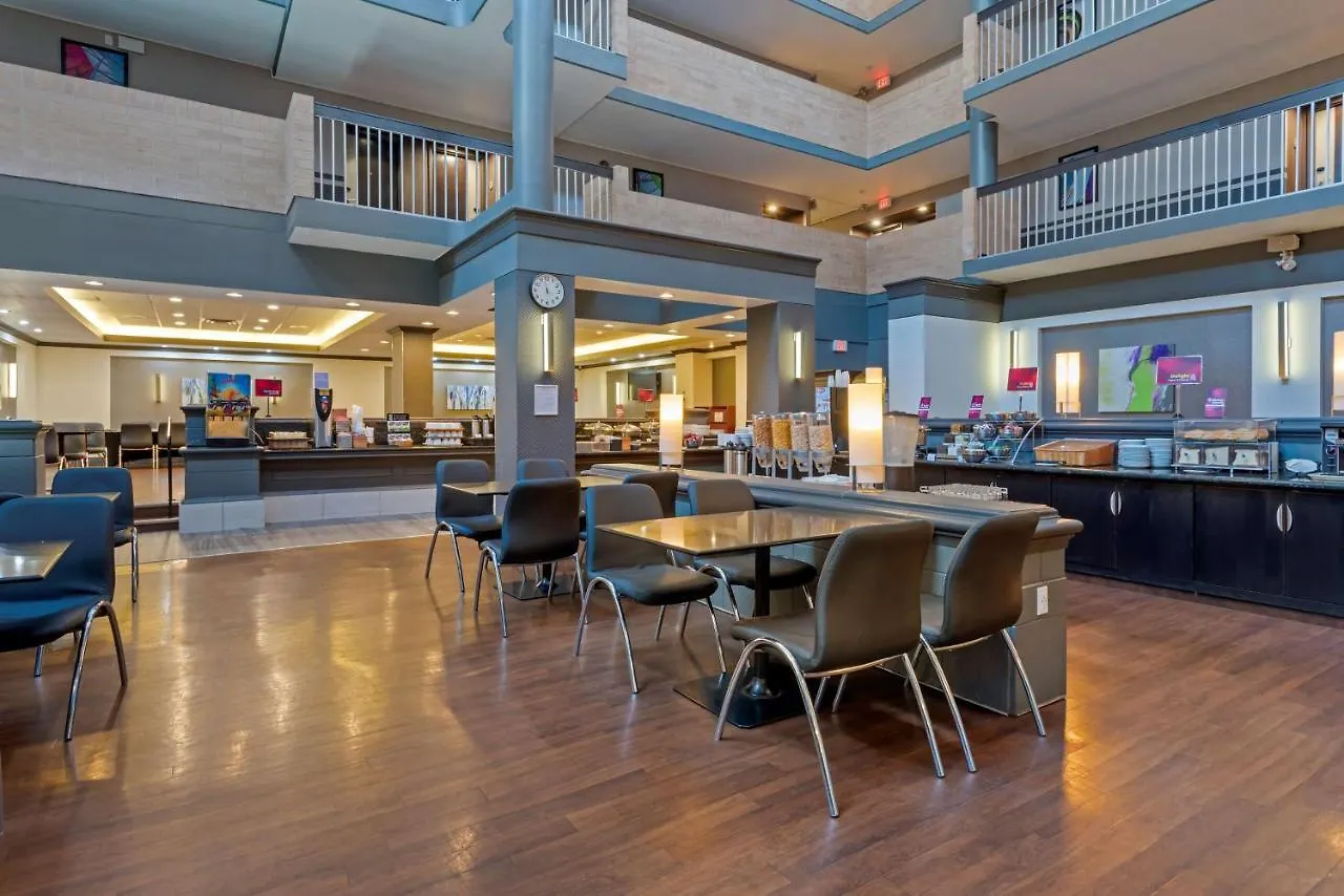 Best Western Plus Village Park Inn YYC Hotel